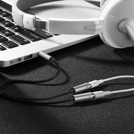 UGREEN Headphones 3.5mm mini jack AUX + stereo microphone 20cm silver – image 3