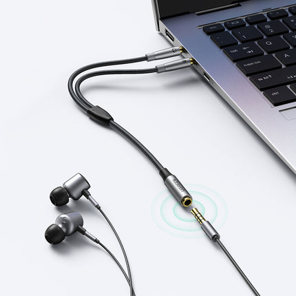 UGREEN AUX cable distributor 3.5 mm female for headphones and male microphone 20cm black – image 4
