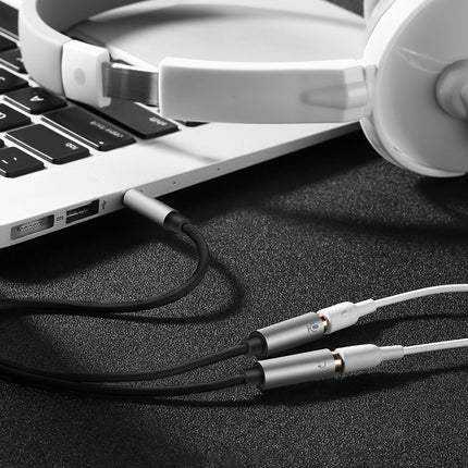 UGREEN 3.5 mm mini jack adapter splitter - 2 x 3.5 mm mini jack microphone and headphones black – image 3