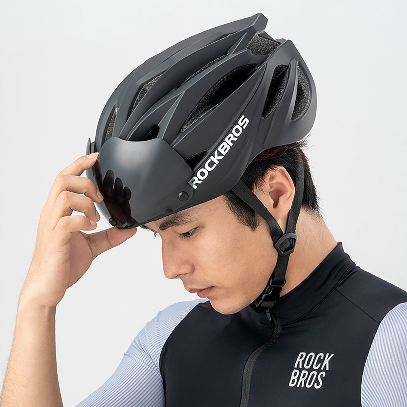 ROCKBROS Bicycle helmet with a lens, detachable glasses with a UV filter, unisex - black and brown – image 4