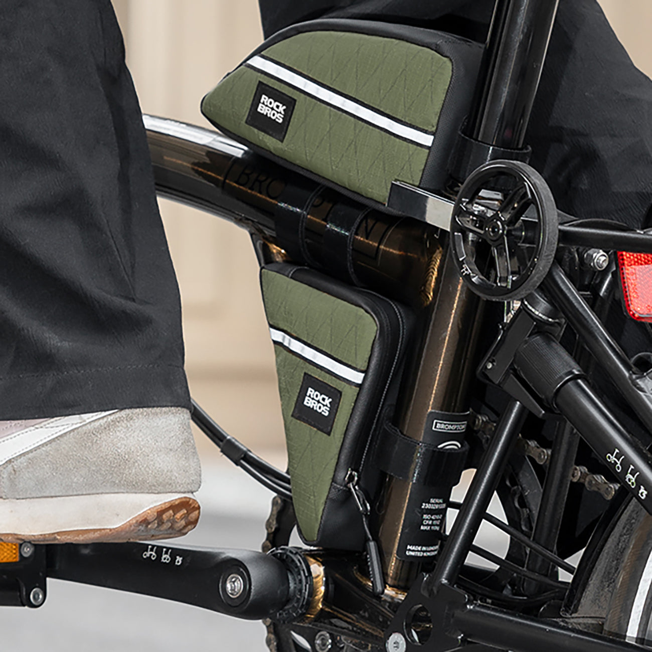 ROCKBROS Triangular pannier bag for a bicycle frame 0.3l - black – image 3