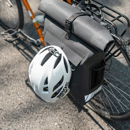 ROCKBROS Waterproof bicycle bag with backpack function with helmet hook, 18 liters - black – image 3