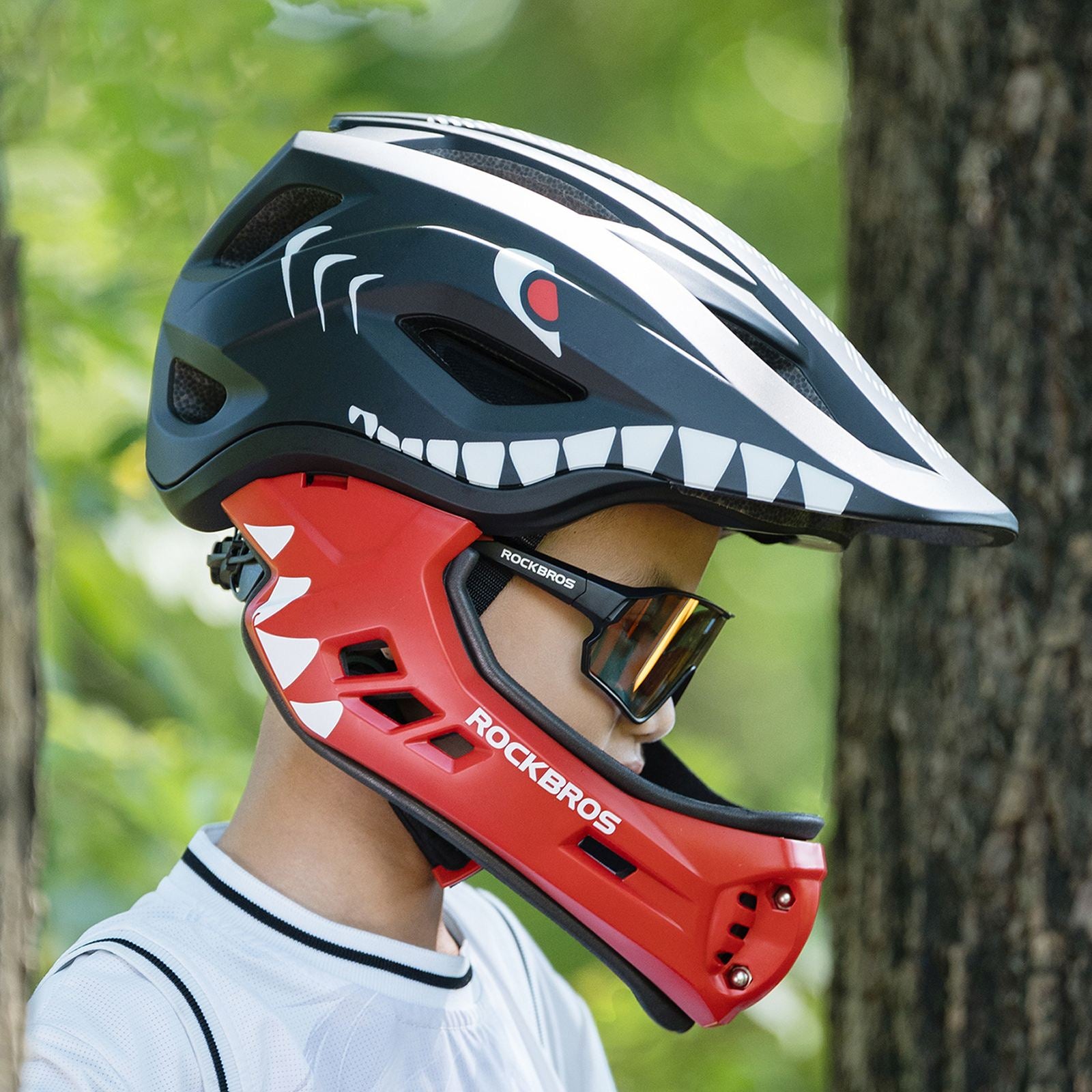 ROCKBROS Children's bicycle helmet with detachable visor, size M 54-58cm - black shark – image 2
