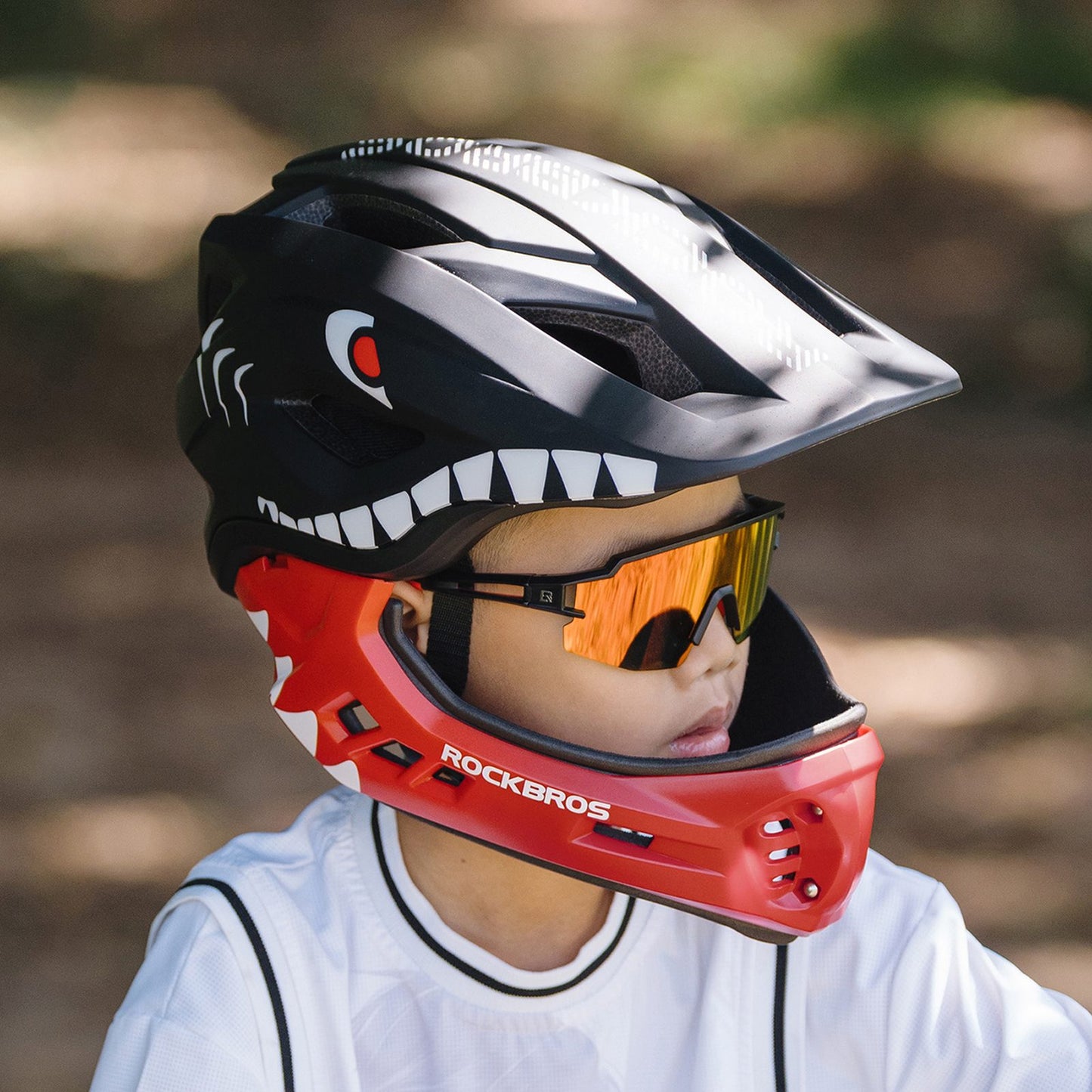 ROCKBROS Children's bicycle helmet with detachable visor, size M 54-58cm - black shark – image 3