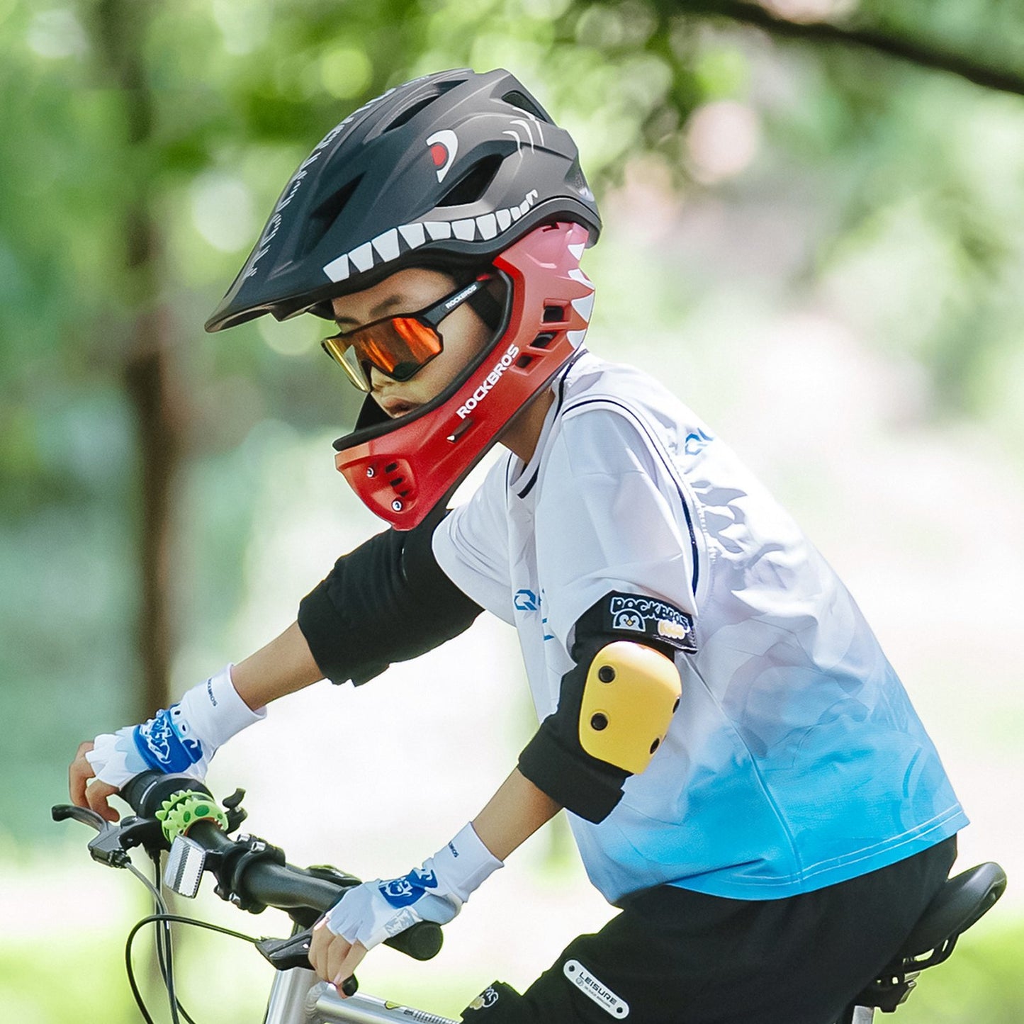 ROCKBROS Children's bicycle helmet with detachable visor, size M 54-58cm - black shark – image 4