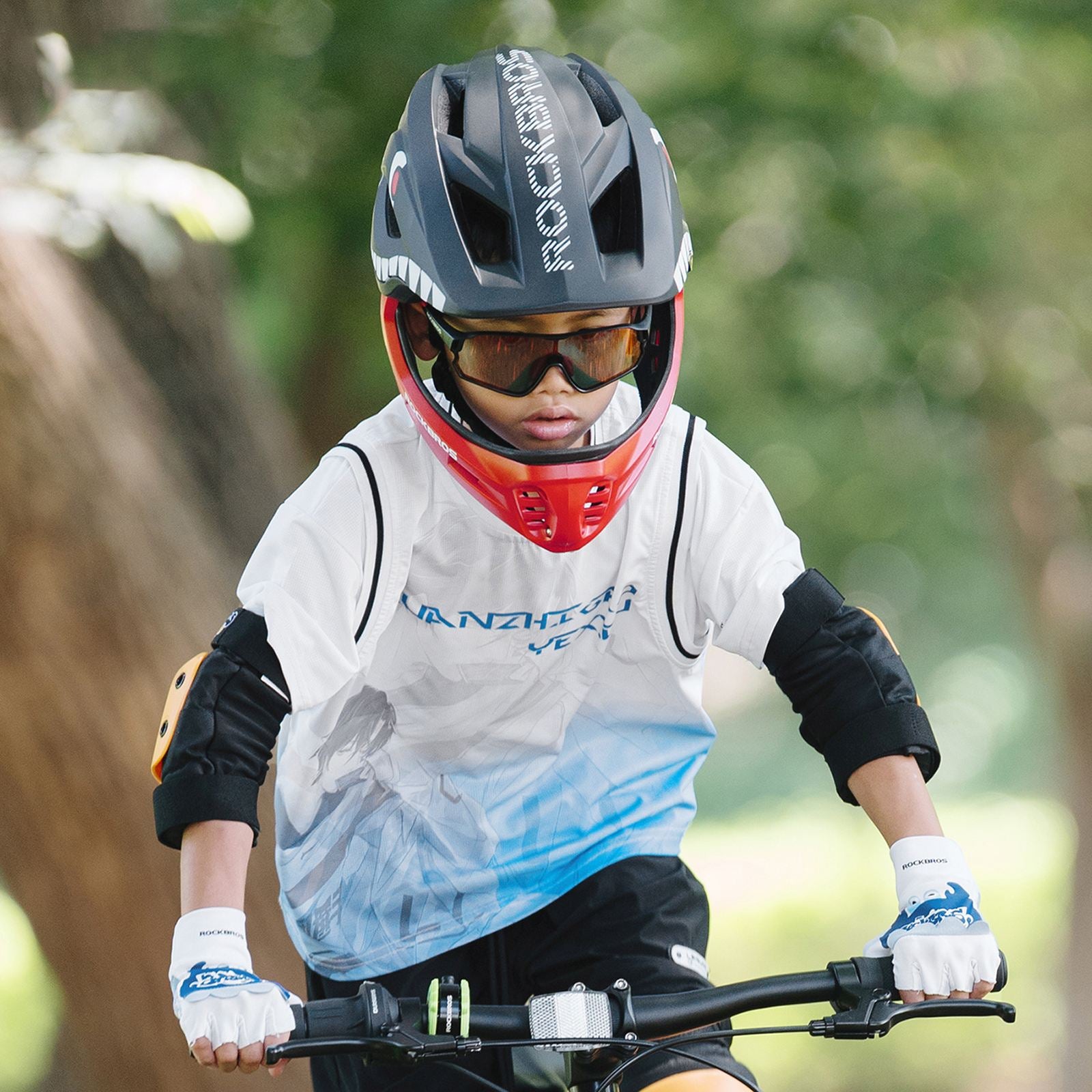 ROCKBROS Children's bicycle helmet with detachable visor, size M 54-58cm - black shark – image 5
