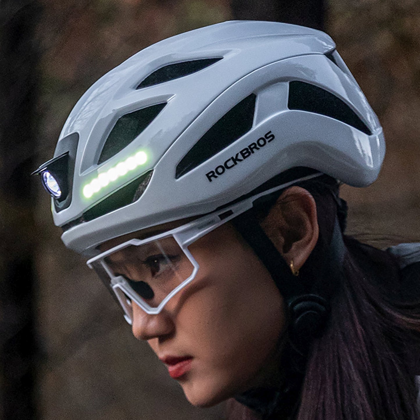 ROCKBROS Bicycle helmet with integrated omni-directional lighting USB-C 57-61 cm - white – image 4