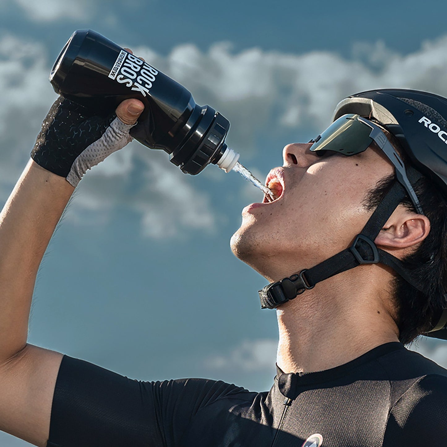 ROCKBROS Bicycle bottle for water drinks 600 ml - black – image 6