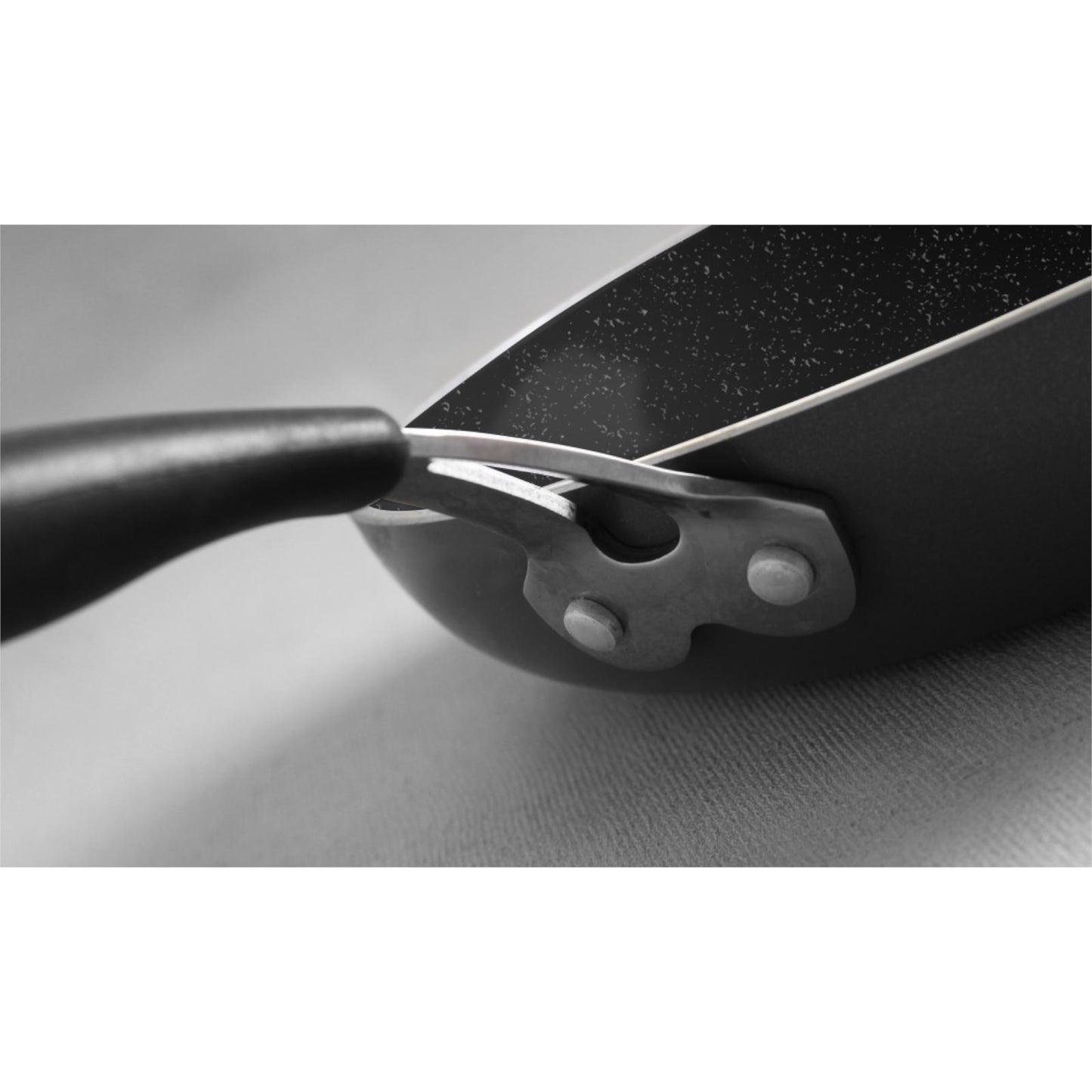 Hendi Aluminum frying pan with Teflon Platinum Professional non-stick coating. 26 cm - Hendi 621127 – image 5