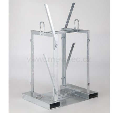Pallet for transporting gas cylinders on 4 cylinders